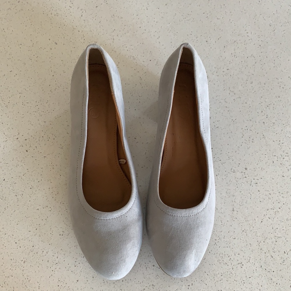 Shoes - Picture 2 of 3